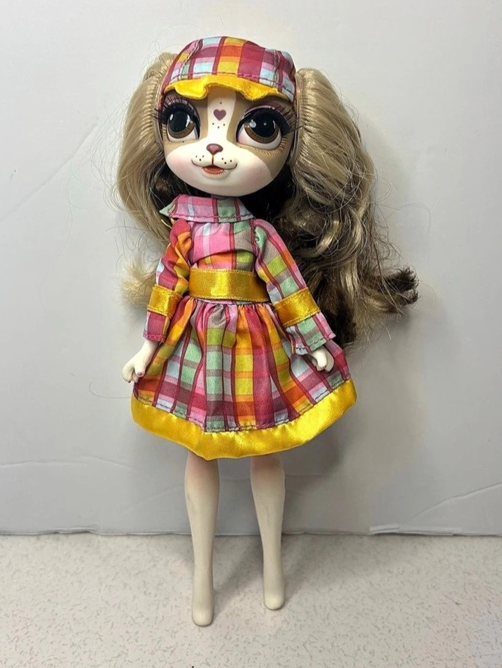 Pinkie Cooper and the Jet Set Pets Ginger Jones in Pinkie in London Dress